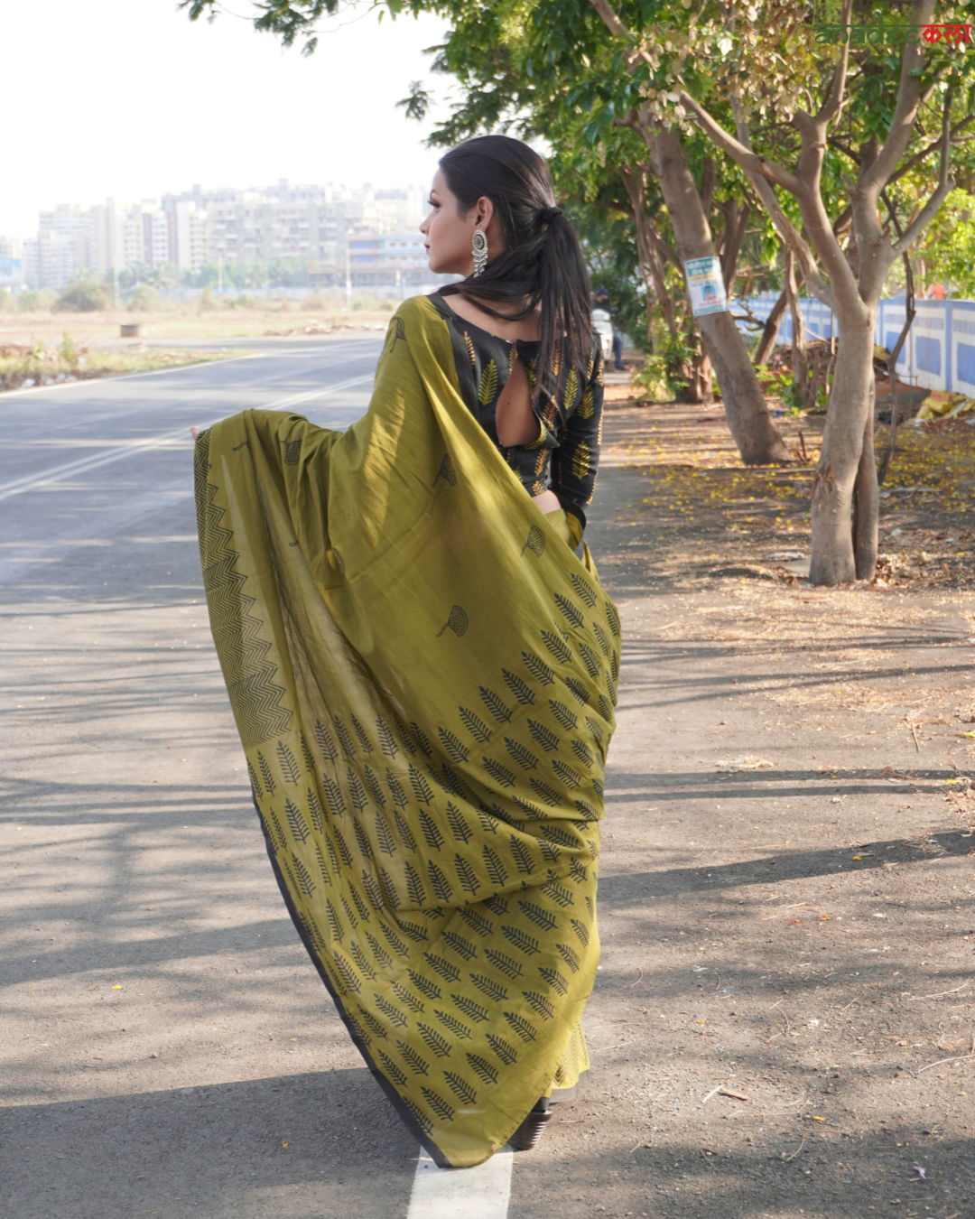 Mushroom Grove - Premium Saree